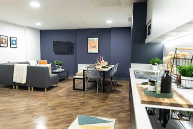 1 bed house, Cookridge Street, City Centre, Leeds, LS28GL - Image 1